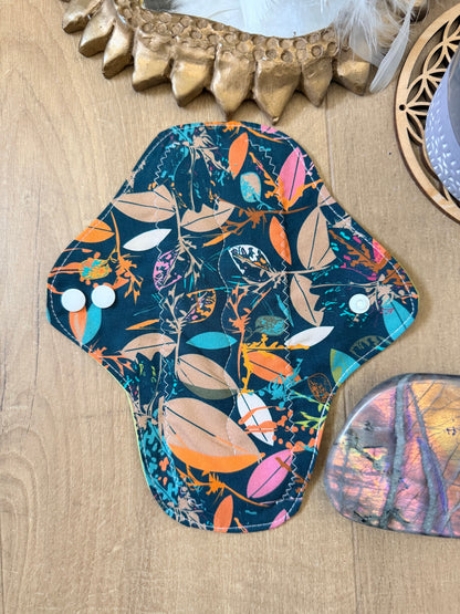Serviette flux moyen végétaux fond vert sapin